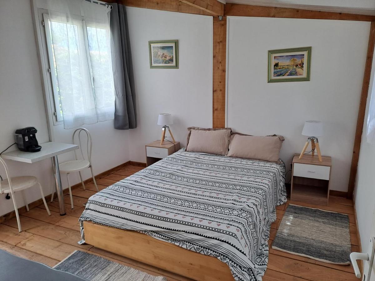 Chambre Basilic 2P, 2 Nuits Max, Dans Petit Chalet 6Km Du Festival De Piano De La Roque D'Antheron Rognes Екстериор снимка